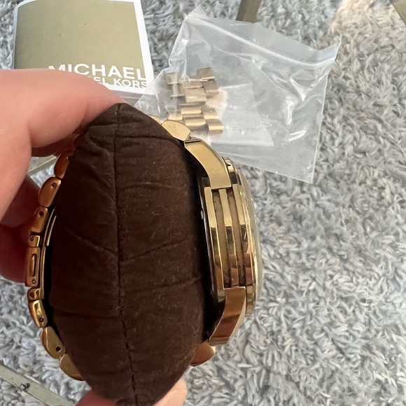 Michael Kors Watch - Picture 3 of 6